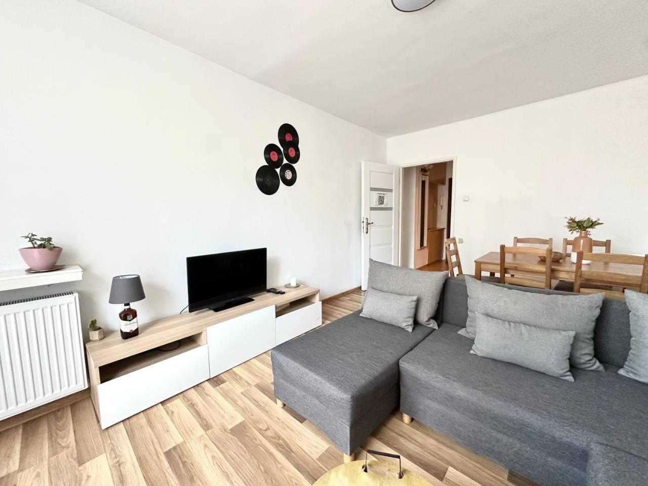 Ohmyhome - Park Mirowski Apartment 바르샤바 외부 사진